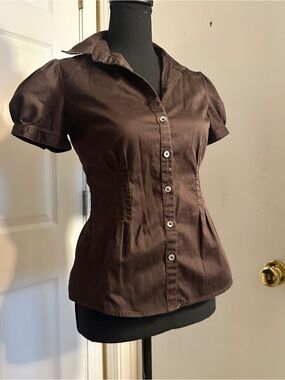 Women’s Chocolate Brown Button-Up Short Sleeve Shirt
